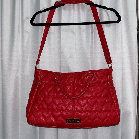 Betsey Johnson Red Heart Shape Quilted Bag with Gold hardware - Picture 3 of 12